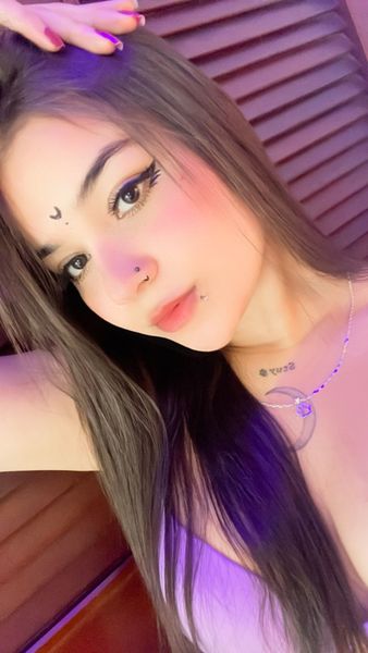 Live sex webcam photo for EmilyMason #3579690