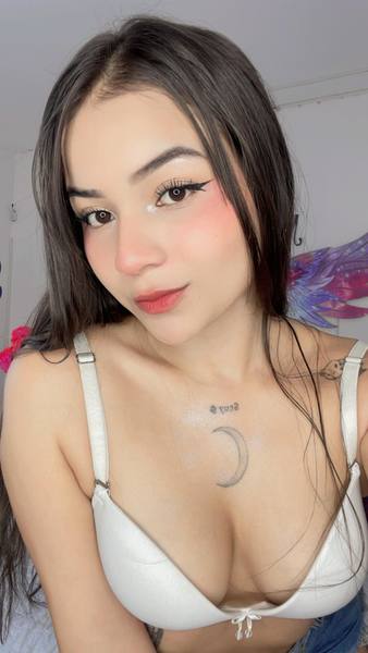 Live sex webcam photo for EmilyMason #3480135