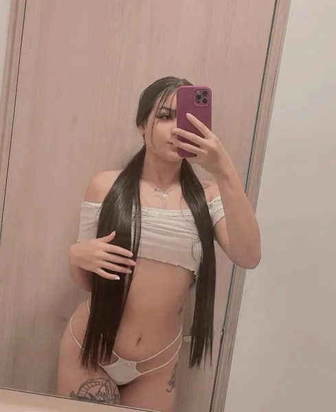 Live sex webcam photo for EmilyMason #3480125