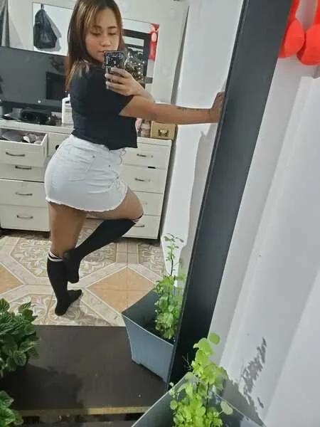 Live sex webcam photo for LillyQueen187 #5853459