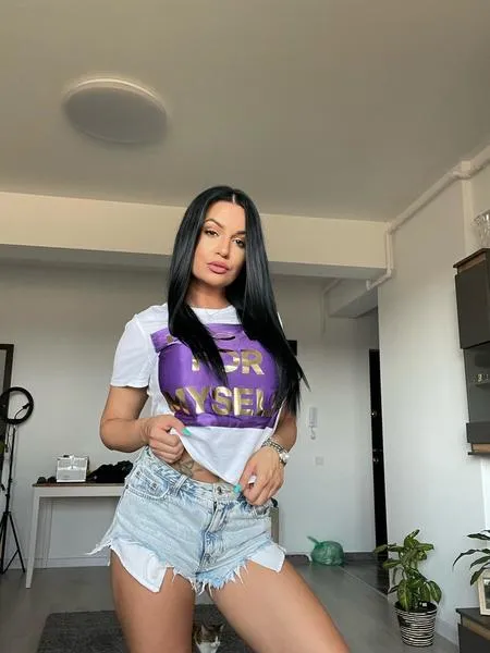 Live sex webcam photo for LissaBae #3401879