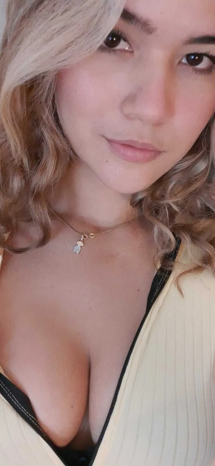 Live sex webcam photo for ScarlettZhen #7903258