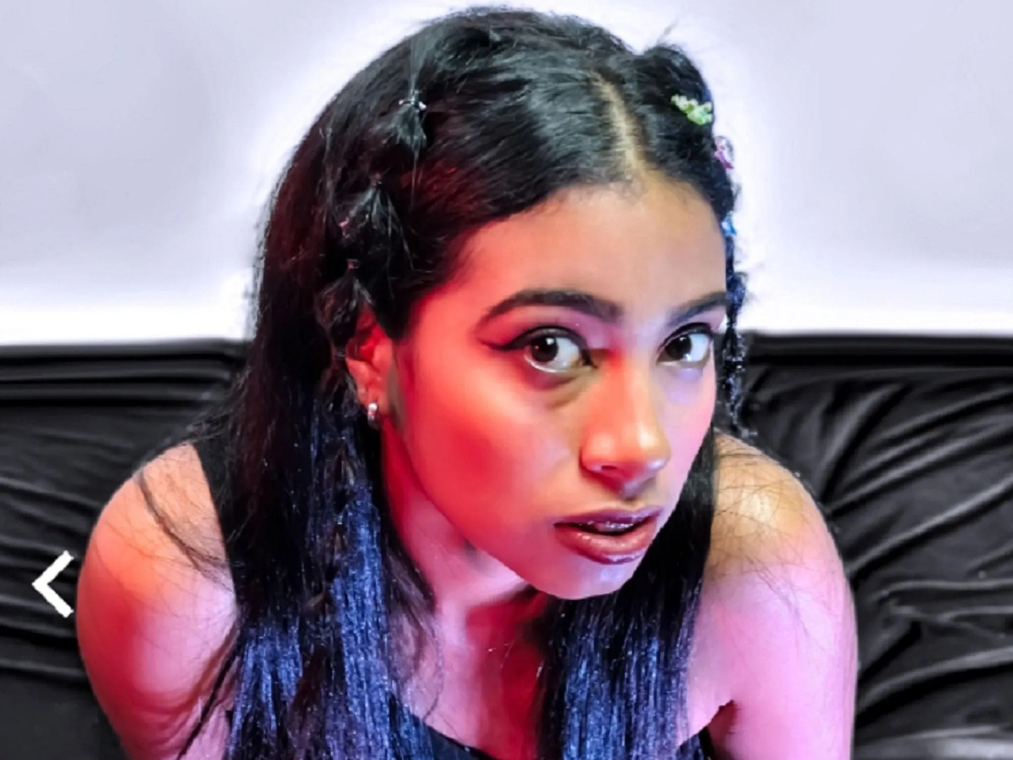 Live sex webcam photo for NikkiLogan #3402475