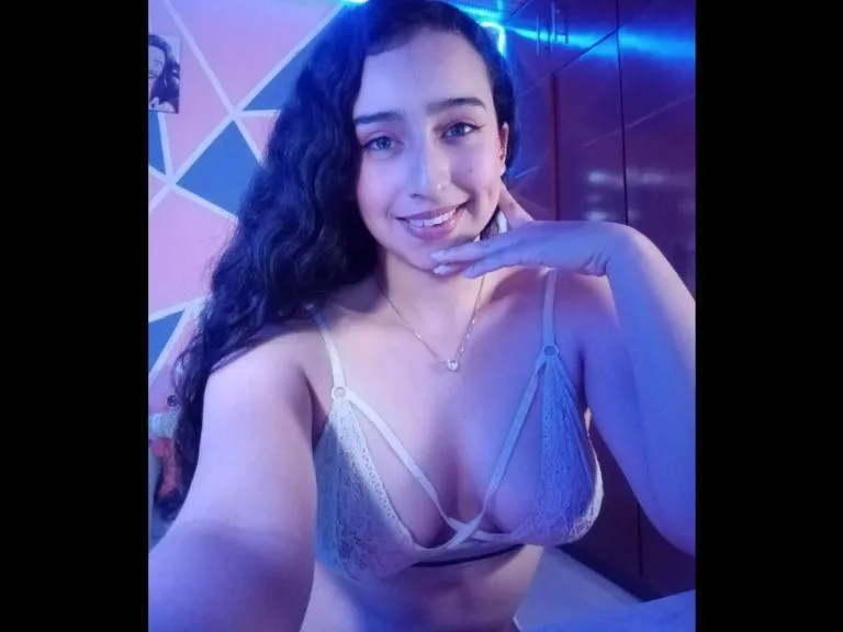 Live sex webcam photo for emilydancer98 #3588270