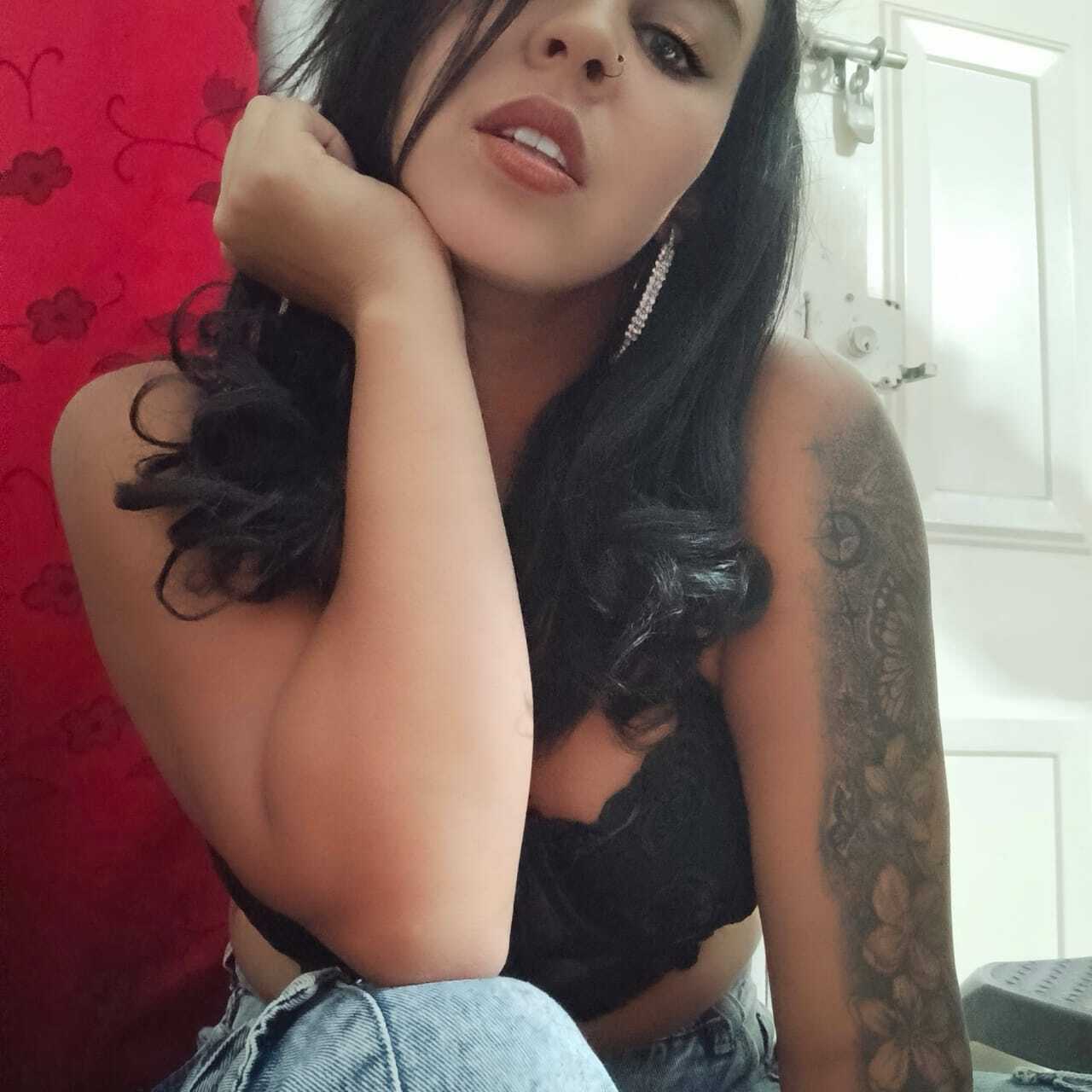 Live sex webcam photo for NenaBlack #7906386