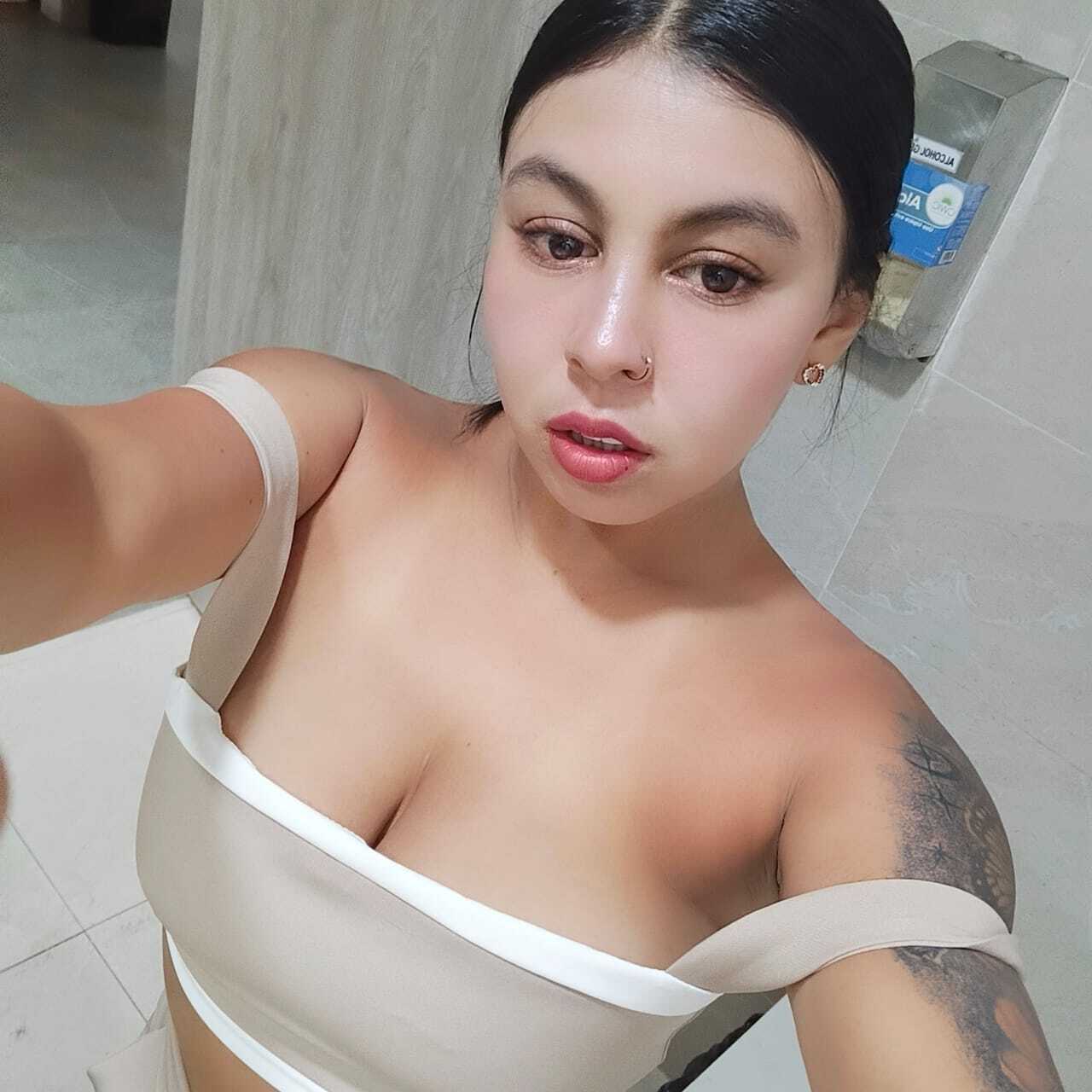 Live sex webcam photo for NenaBlack #7906385