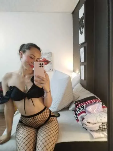 Live sex webcam photo for HannaPaws #3571164