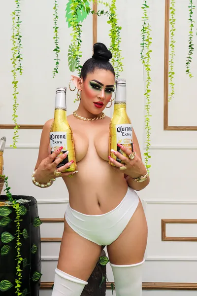 Live sex webcam photo for AngieeWill #7786838