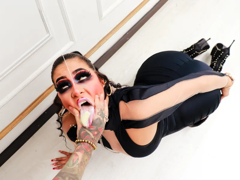 Live sex webcam photo for AngieeWill #7786869