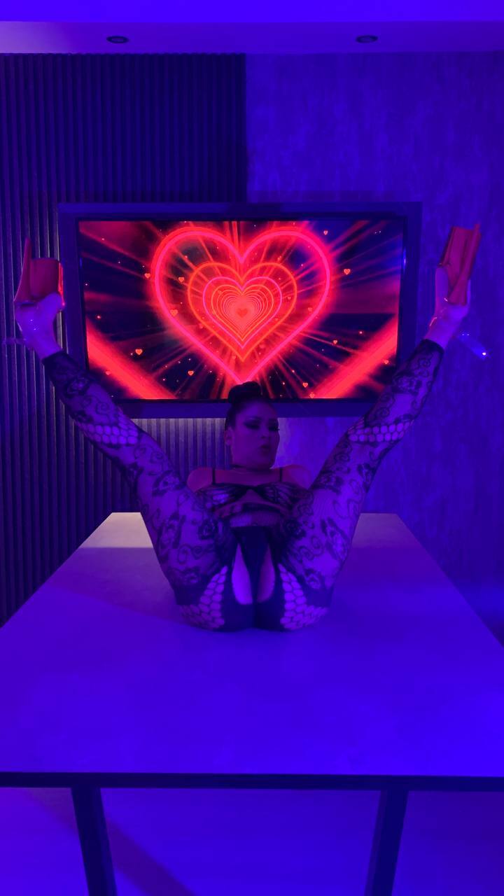 Live sex webcam photo for AngieeWill #7786606