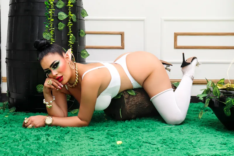 Live sex webcam photo for AngieeWill #7786832