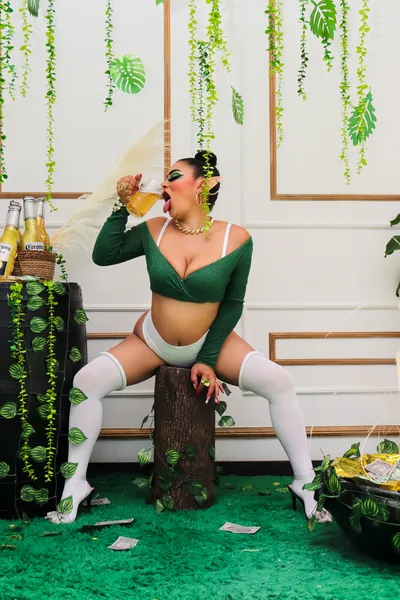 Live sex webcam photo for AngieeWill #7786833