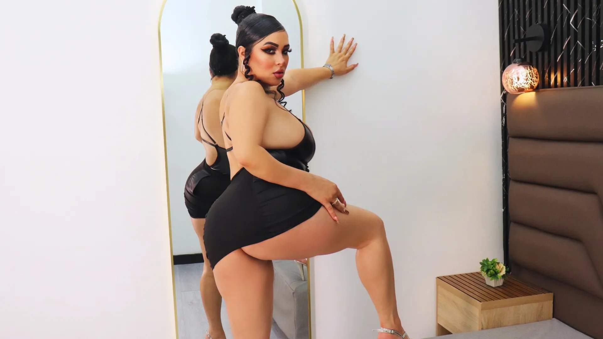 Live sex webcam photo for AngieeWill #8714259