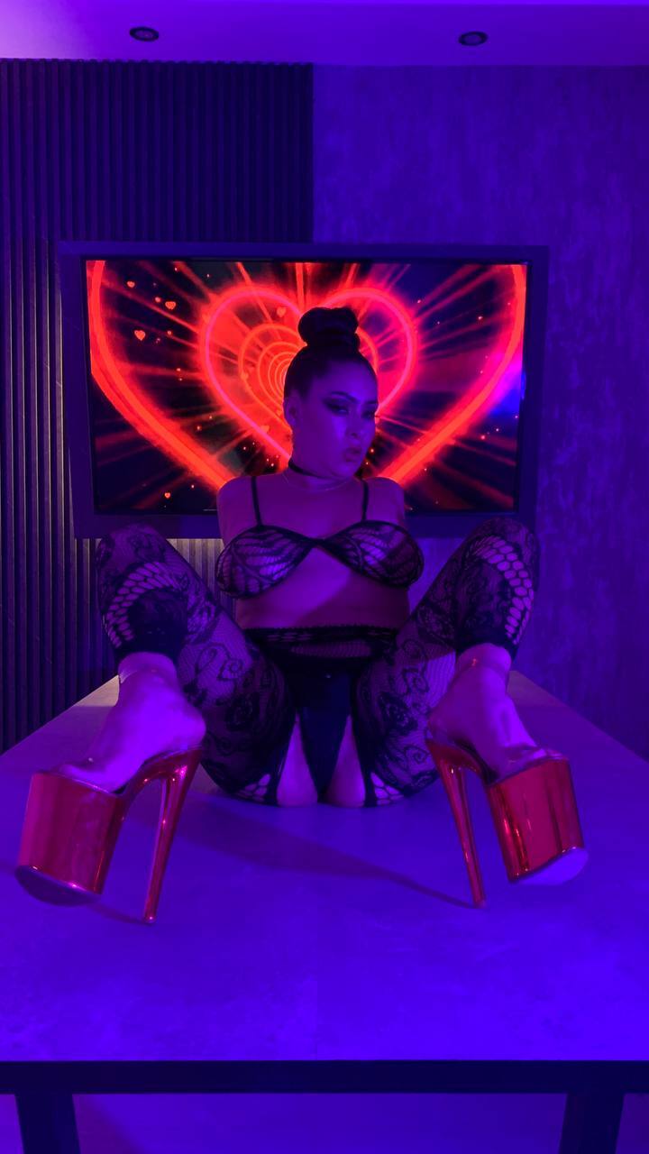 Live sex webcam photo for AngieeWill #7786608