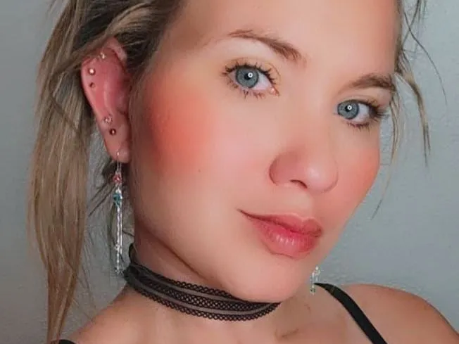 Live sex webcam photo for sexycandy2822 #3922313