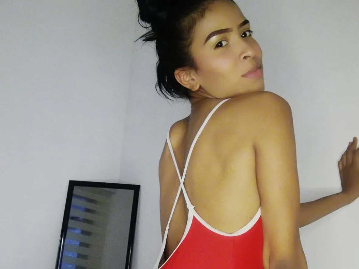 Live sex webcam photo for Genesislarose #4150791