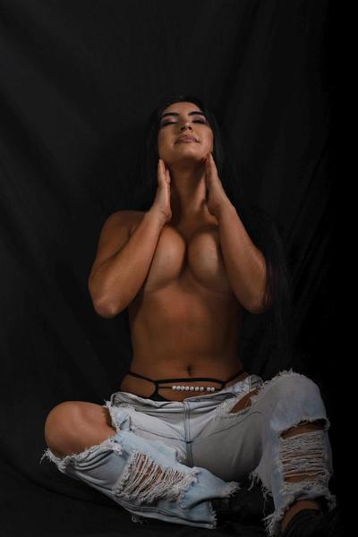 Live sex webcam photo for TalianaGrey #3572542