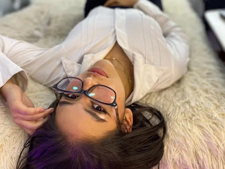 Live sex webcam photo for emilybunnyy #3401994
