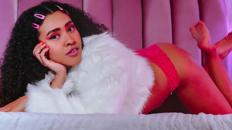 Live sex webcam photo for ZoeeGruber #5379933