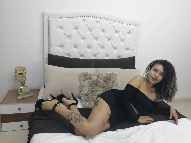 Live sex webcam photo for ZoeeGruber #5379756