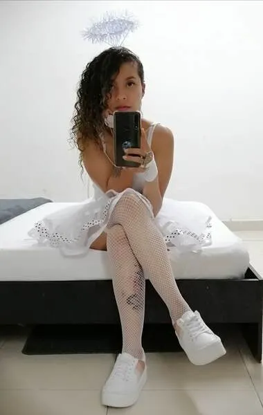 Live sex webcam photo for ZoeeGruber #5379584