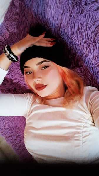 Live sex webcam photo for DevineLayla #3437210