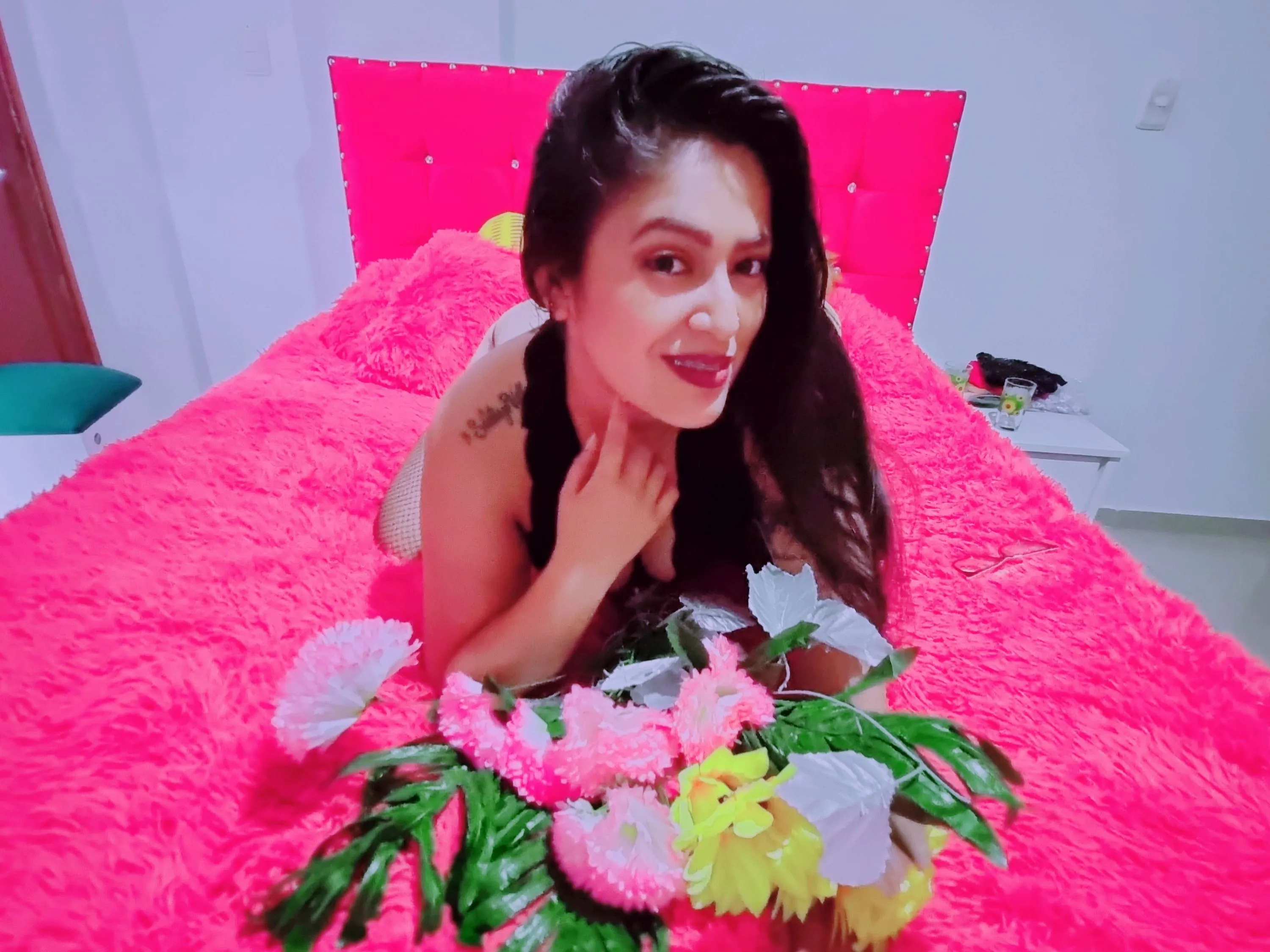 Live sex webcam photo for Kinberlyt #3707077