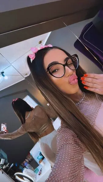 Live sex webcam photo for TheaBloom #6615859