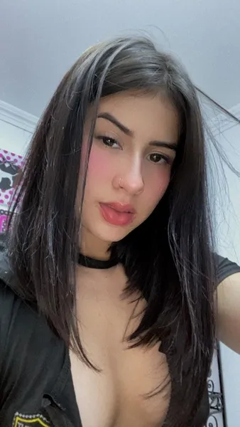 Live sex webcam photo for SarahRogerss #5295317