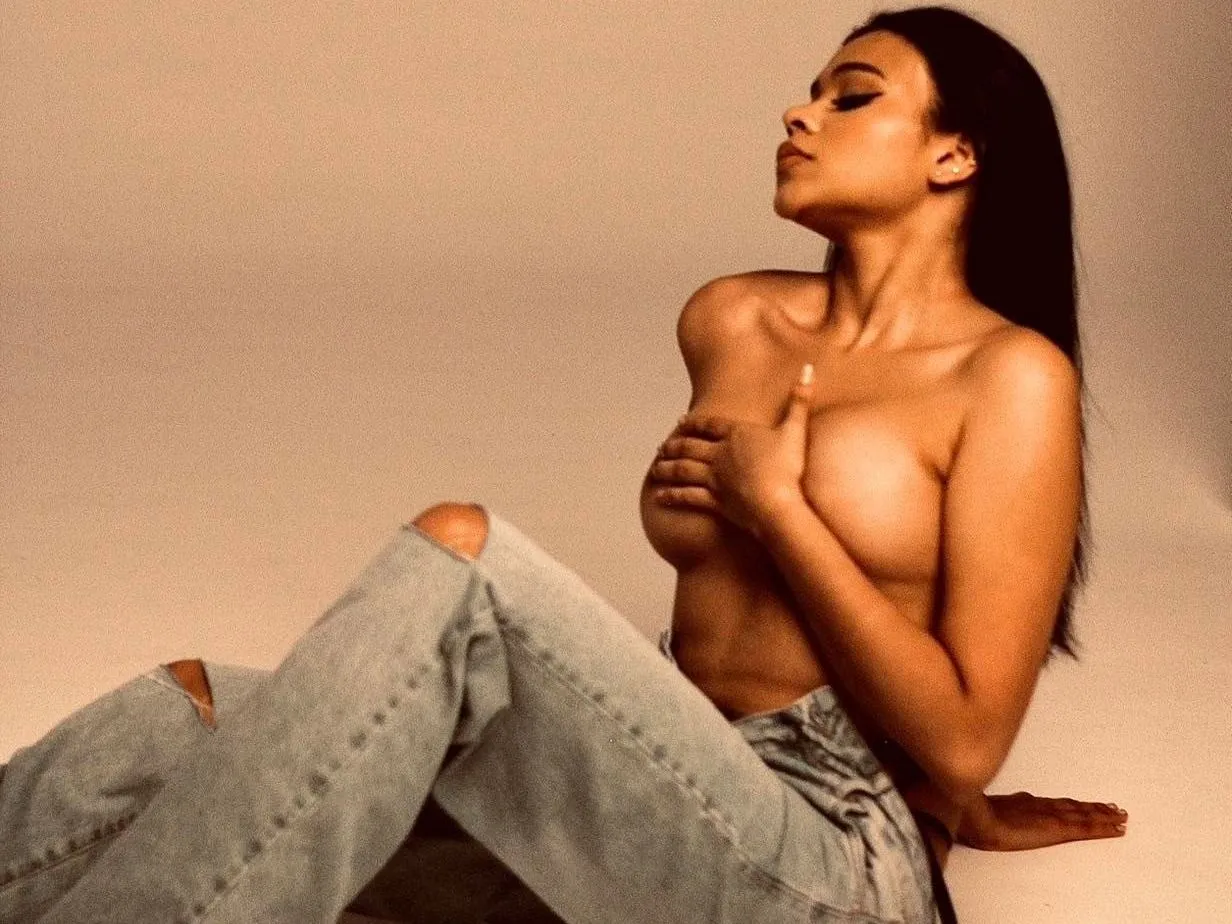 Live sex webcam photo for KimberlyHill #3770423