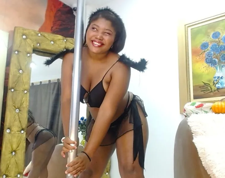 Live sex webcam photo for EboniMorris #3614799