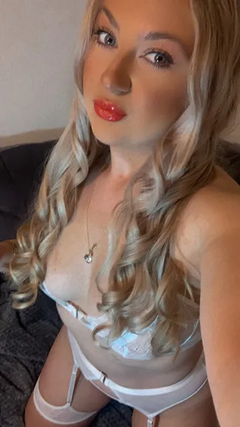 Live sex webcam photo for MaevaRoseXOXOX #3546410