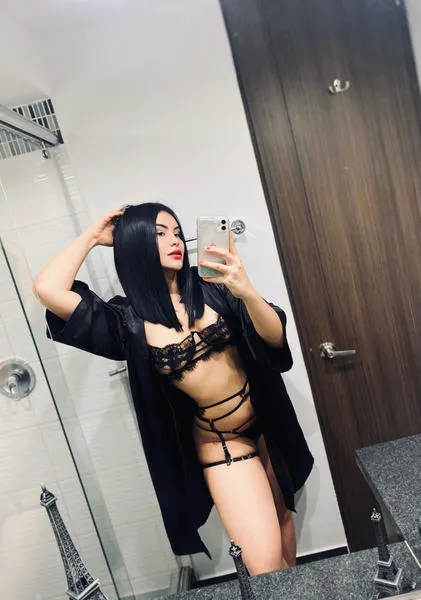 Live sex webcam photo for ASSLEY69 #3462805