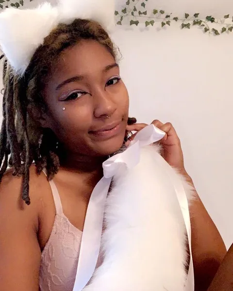 Live sex webcam photo for FemmFatalee40 #3621121