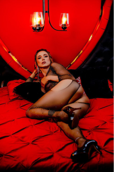 Live sex webcam photo for BeautifulAmbar #3490202