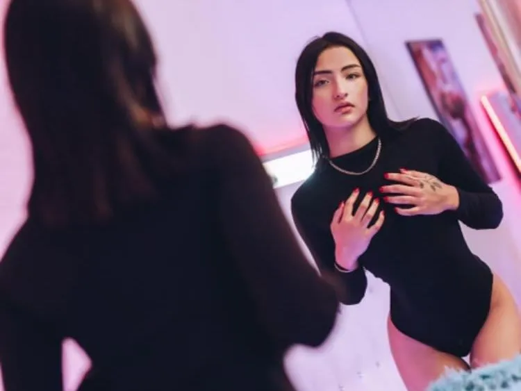 Live sex webcam photo for ChloeGrun #3467028