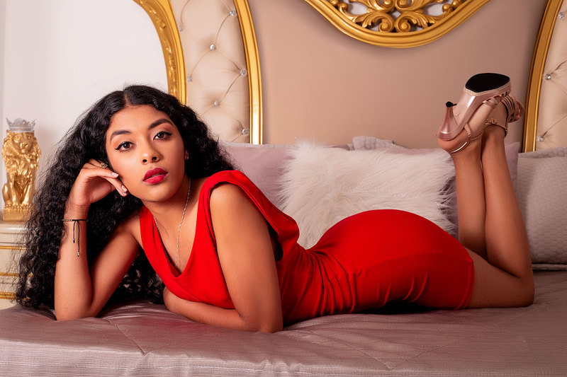 Live sex webcam photo for TharaHadid #3484455