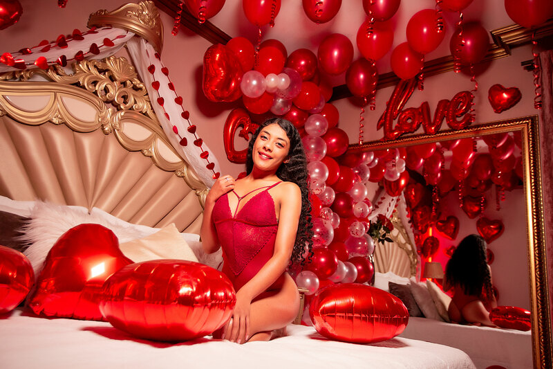 Live sex webcam photo for TharaHadid #4055472