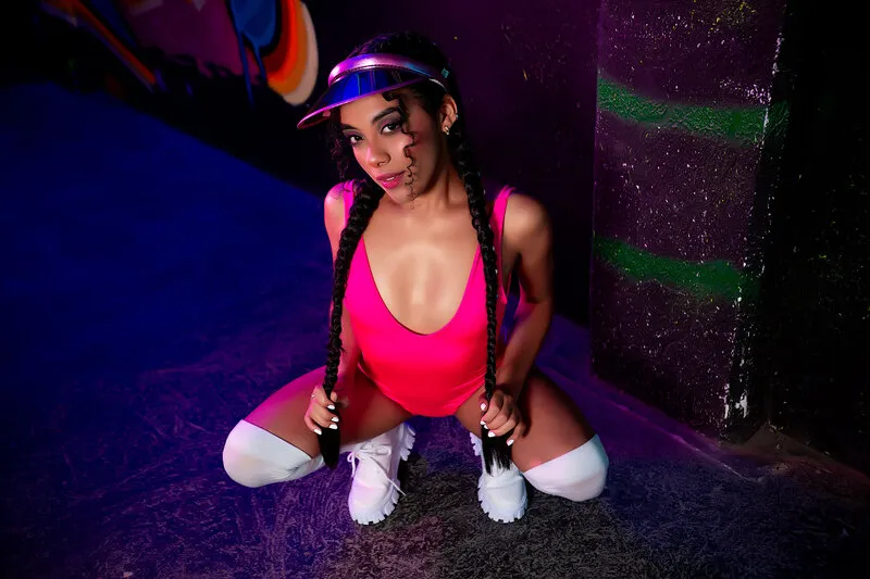 Live sex webcam photo for TharaHadid #5573032