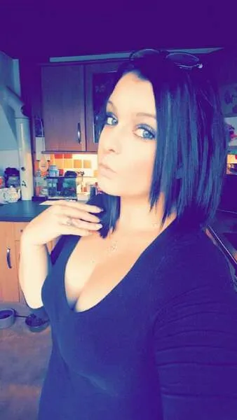 Live sex webcam photo for NaughtyWifeUK #6088499