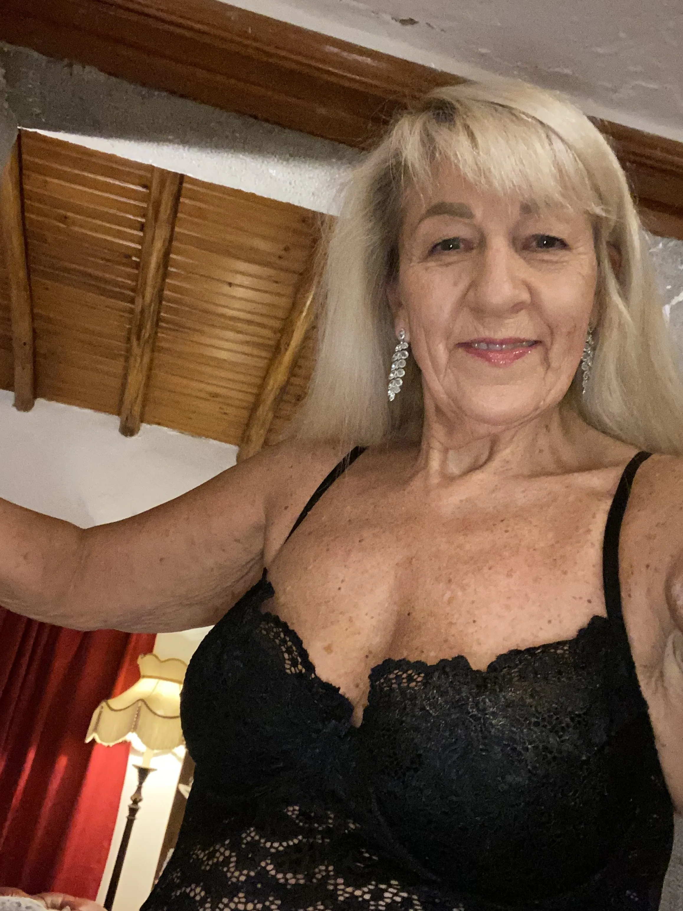 Live sex webcam photo for FoxyLeo #7897078