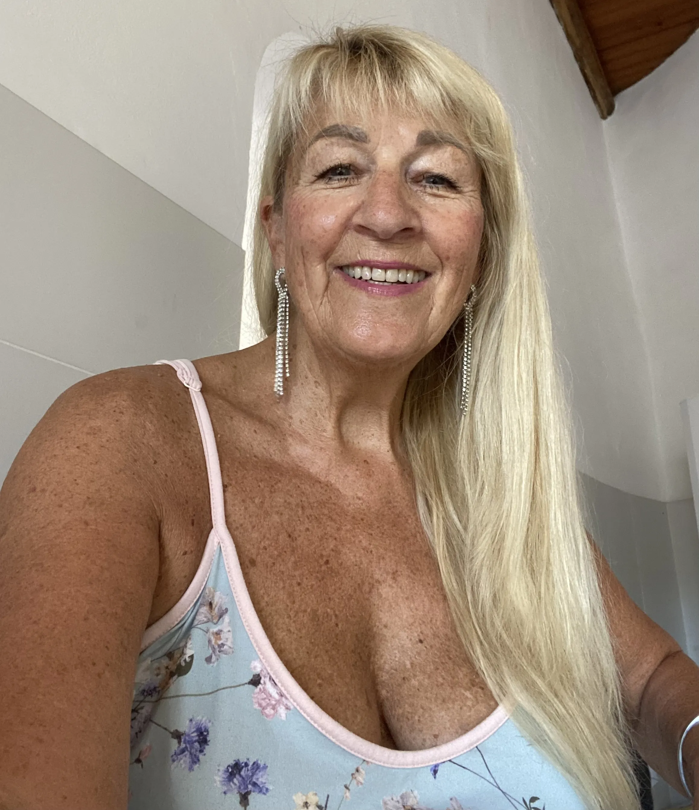 Live sex webcam photo for FoxyLeo #7324289