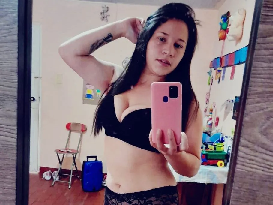 Live sex webcam photo for Alisonrox #3483694