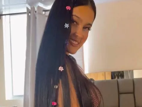 Live sex webcam photo for HeidiWills #3610711