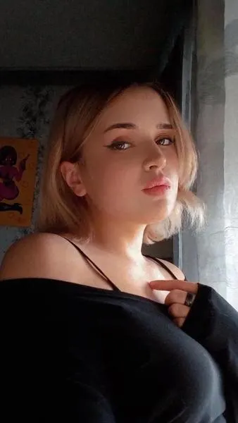 Live sex webcam photo for MelodyGreen #5870388