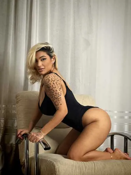 Live sex webcam photo for LizzyBanks #3667889