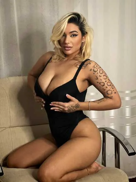 Live sex webcam photo for LizzyBanks #3667891