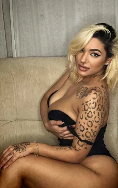 Live sex webcam photo for LizzyBanks #3667893