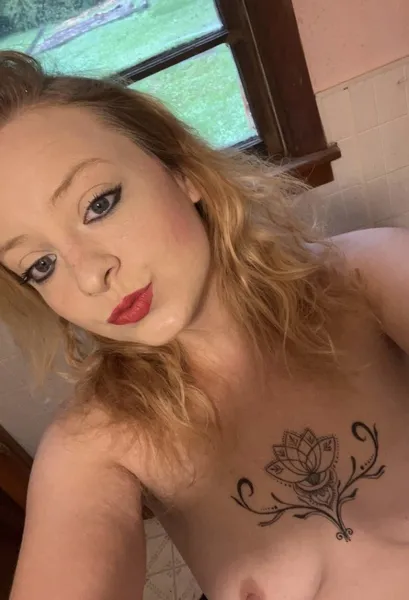 Live sex webcam photo for Sizequeen25 #3665440