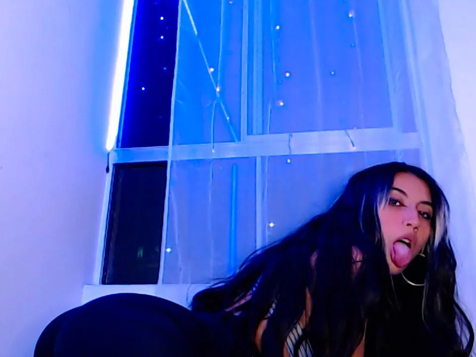 Live sex webcam photo for swettielola #3727066